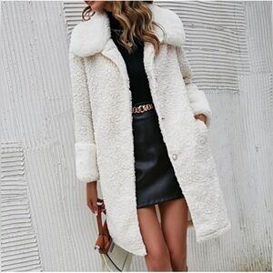 Teddy coat in white with faux fur collar & cuffs L